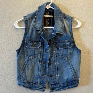 Levis Vintage Denim Vest size small